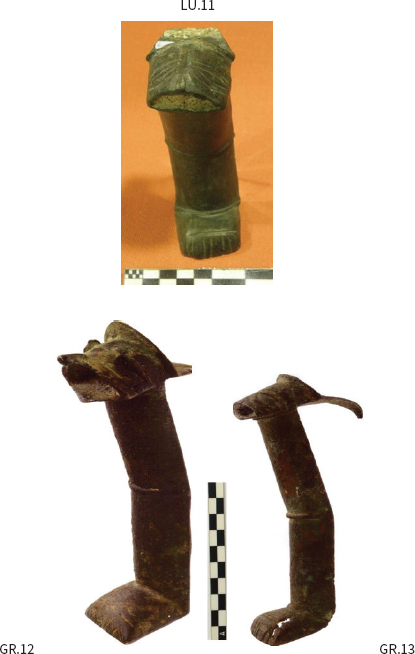 Figura 6. Patas de Lucena, LU.11: visión frontal (foto del Museo Arqueológico y Etnológico de Lucena) y de las de la Fundación Carlos Ballesta (GR.12-13), (fotos: Museo de la Alhambra).