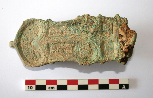 Figura 5. Hebilla liriforme procedente de la tumba 7 de la necrópolis de El Horcajo-La Solana.