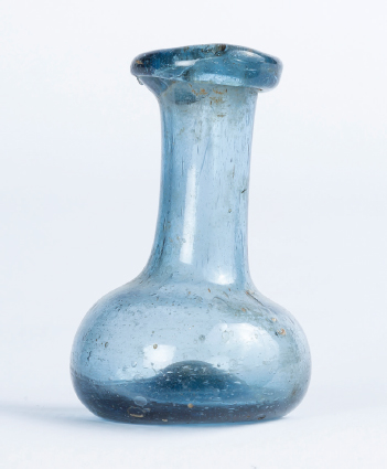 Figura 4. R3053. Ampolla para perfume, siglos XIV-XV. © Museo de la Alhambra (fotografía: José Domingo Lentisco Navarro, Arquemus Medievalia).
