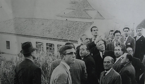 Figura 5. Autoridades observan Monte Cañuelo tras la desgracia de 1960