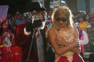 Imagen 3. Don Calixto y Ña Pimienta de la Comparsa Callanchina, 2020.