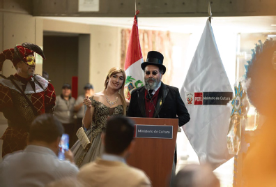 Imagen 11. Don Calixto y Ña Pimienta de la Comparsa Collana La Portada en el Ministerio de Cultura, 2025.
